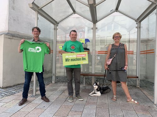 Bundestagskandidat Stefan Norder, Bürgermeister Albert Riedelsheimer sowie Stadträtin Bärbel Stahl.